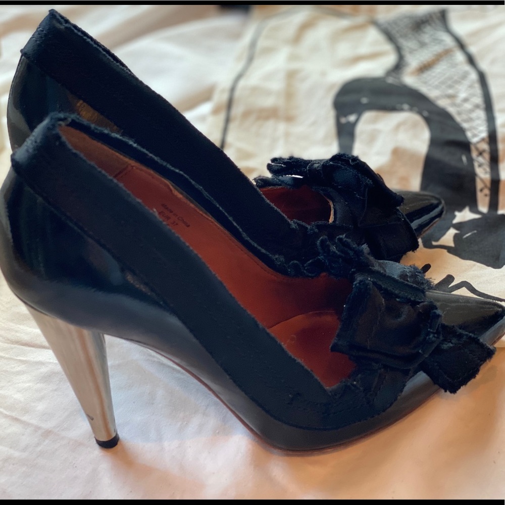 Lanvin x H&M Black Leather Pumps with Bow - Picture 4 of 9